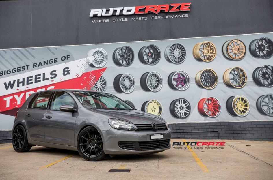 VOLKSWAGEN GOLF ESSEN SATIN BLACK